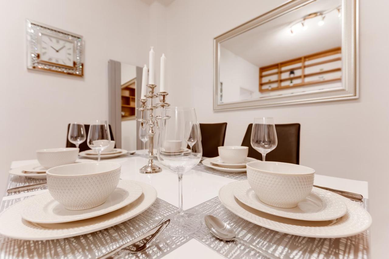 Exclusive Riverside Apartment In The Heart Of Prague Extérieur photo