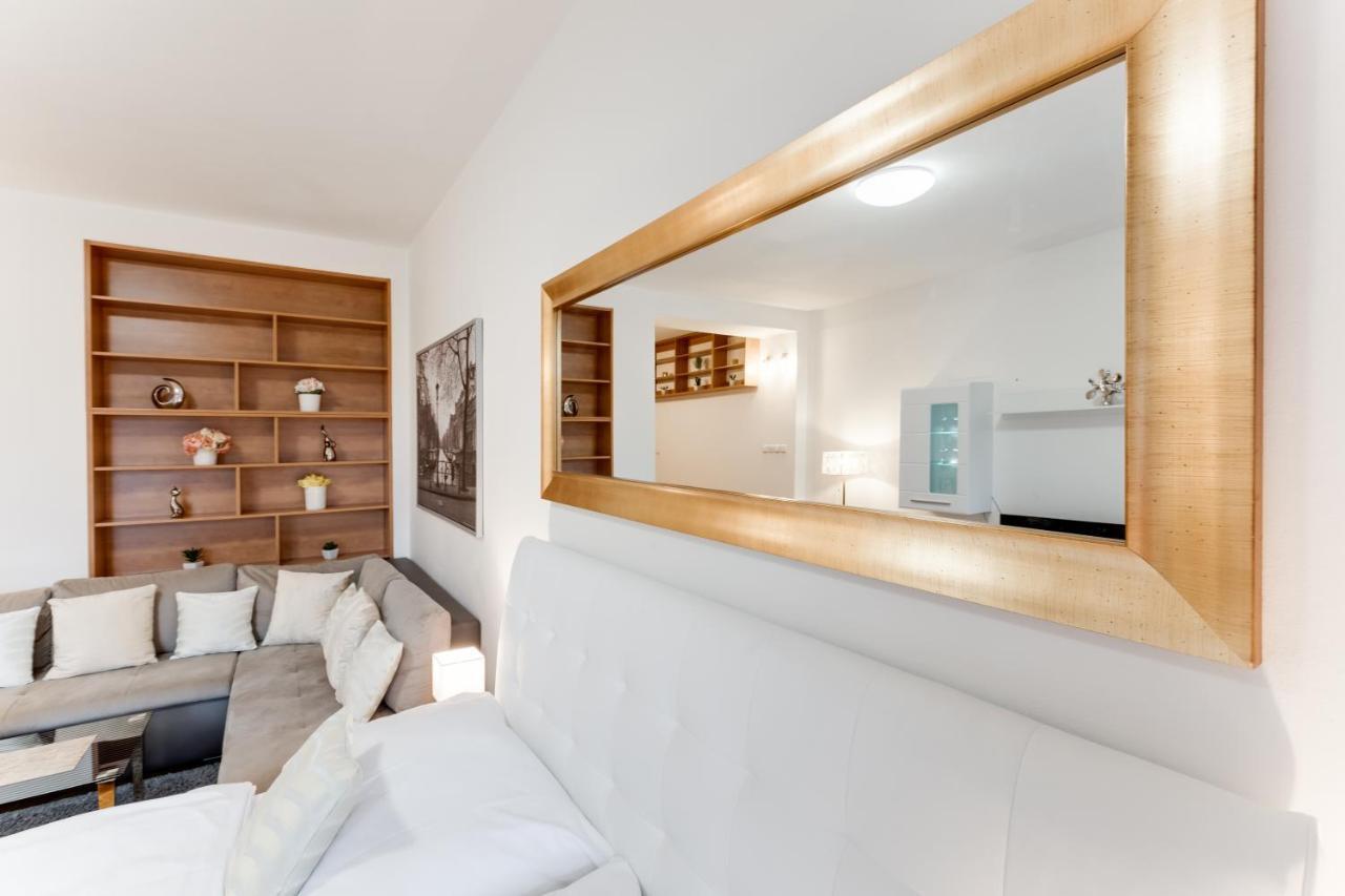 Exclusive Riverside Apartment In The Heart Of Prague Extérieur photo