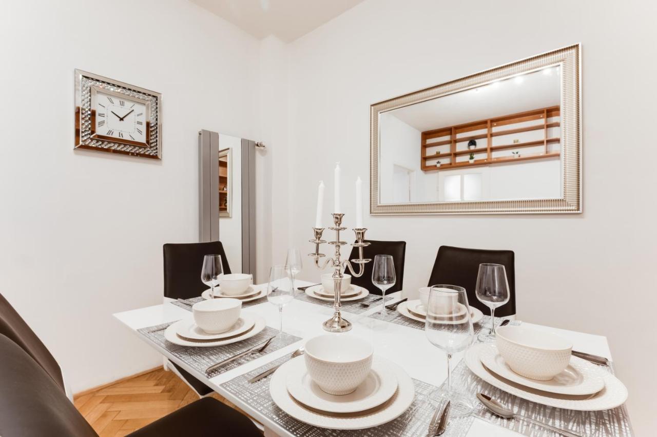 Exclusive Riverside Apartment In The Heart Of Prague Extérieur photo