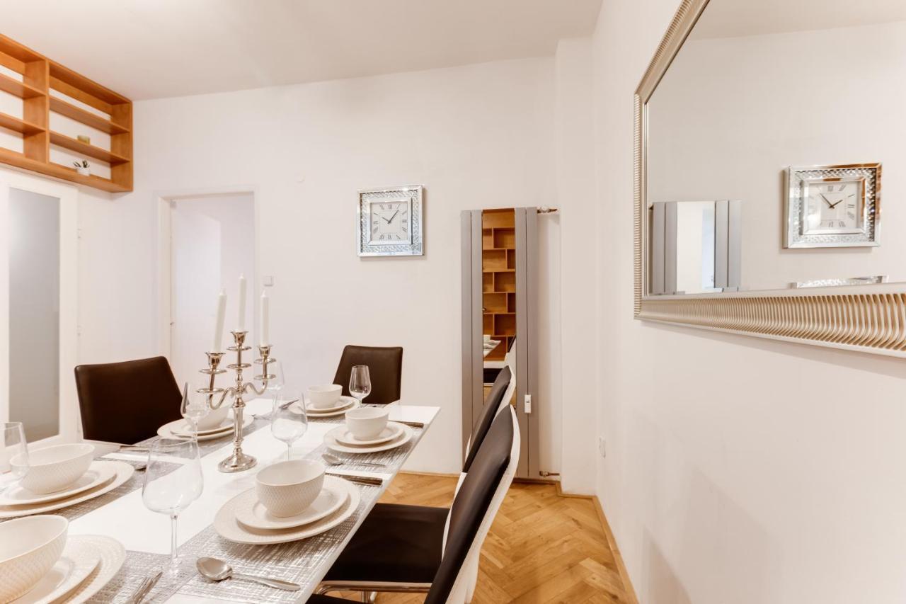 Exclusive Riverside Apartment In The Heart Of Prague Extérieur photo