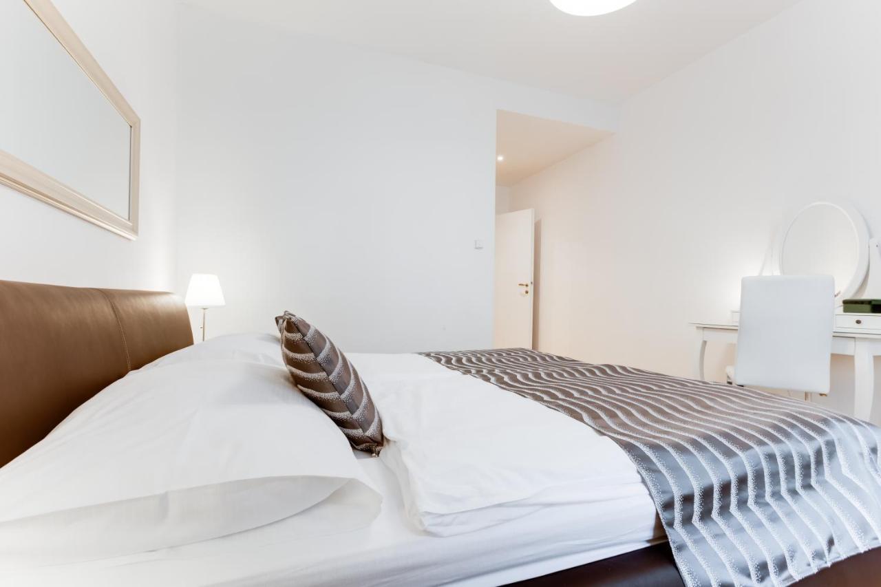 Exclusive Riverside Apartment In The Heart Of Prague Extérieur photo