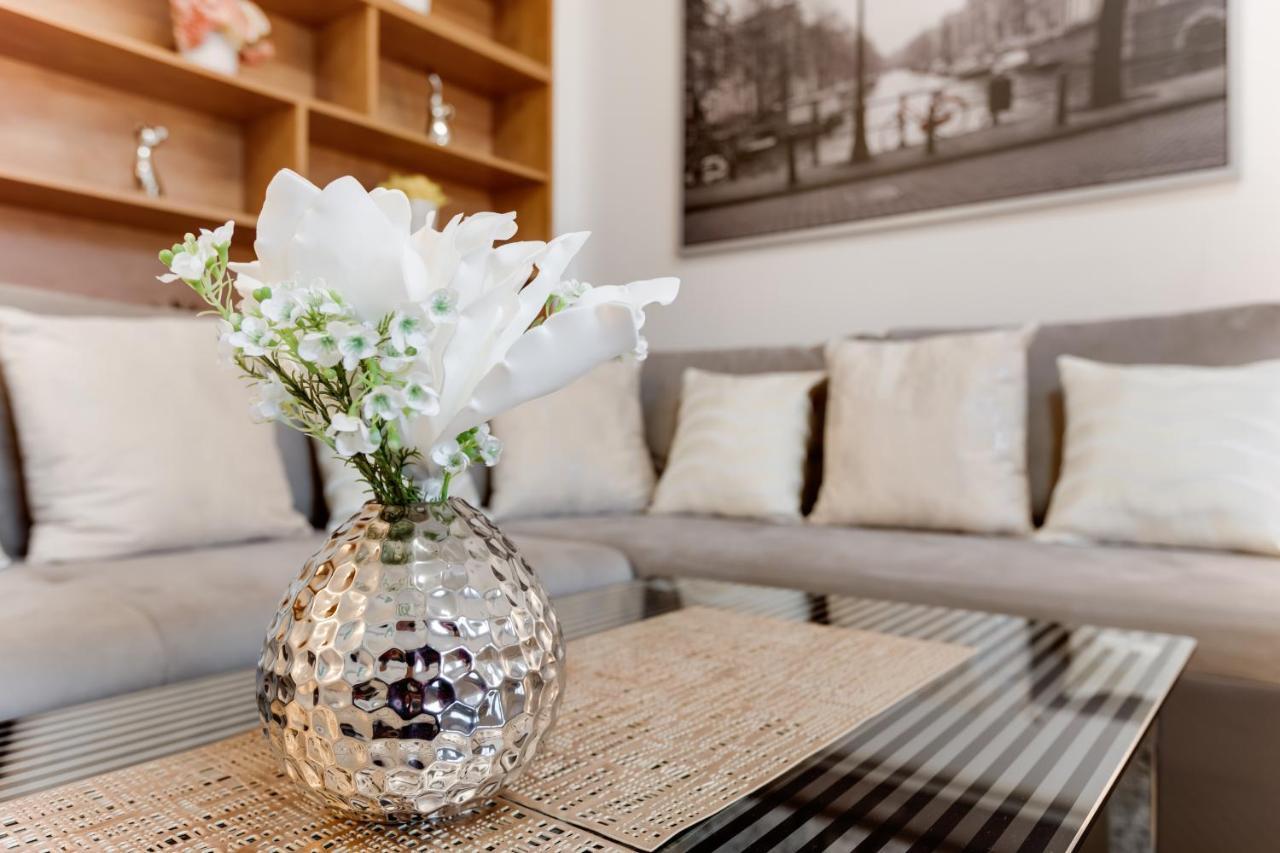 Exclusive Riverside Apartment In The Heart Of Prague Extérieur photo