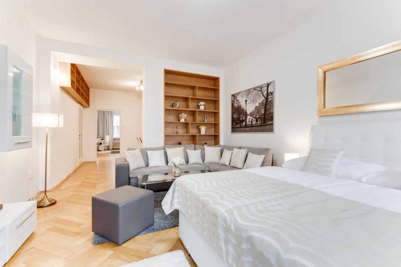 Exclusive Riverside Apartment In The Heart Of Prague Extérieur photo